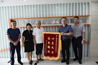 搶修污水管為民解憂，居民夸贊送錦旗